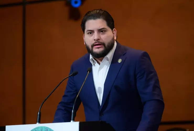 ¡Caos en la Cámara! Diputado del PRI denuncia la indolencia del gobierno ante fosas clandestinas