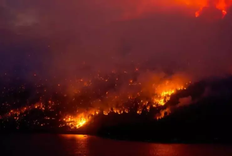 Incendios en Canadá: Declaran estado de emergencia; más de 20 mil personas son evacuadas