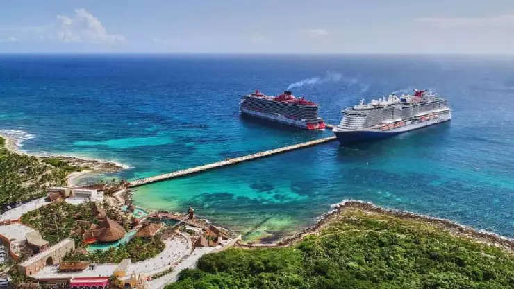 Mara Lezama recibe arribo del primer crucero Valiant Lady en Mahahual