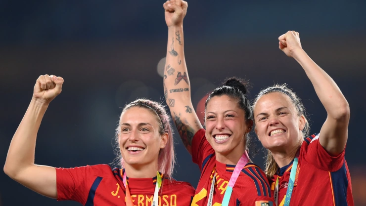 Alexia Putellas, Jenni Hermoso e Irene Paredes festejan campeonato del mundo