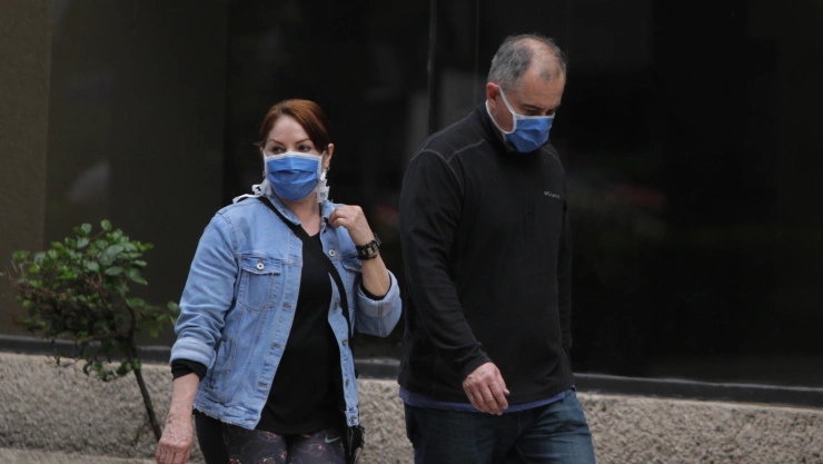 Capitalinos usan cubrebocas