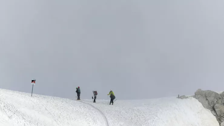Casi mil personas atrapadas tras brutal nevada en el Monte Everest.jpg