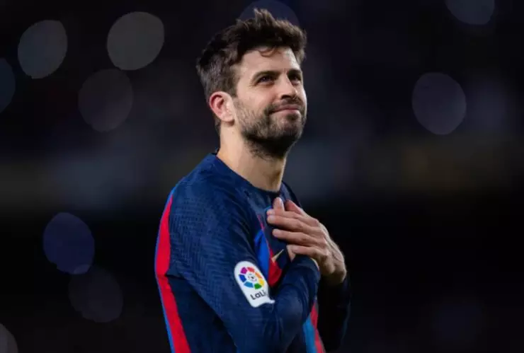 ¡Claramente es oficial! Piqué publica fotografía con Clara Chía