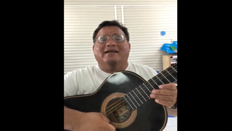 Video-profesor-se-despide-con-canción-de-alumnos-kínder-muere-al-día-siguiente