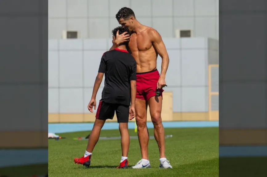 Cristiano Ronaldo y su hijo.jpg