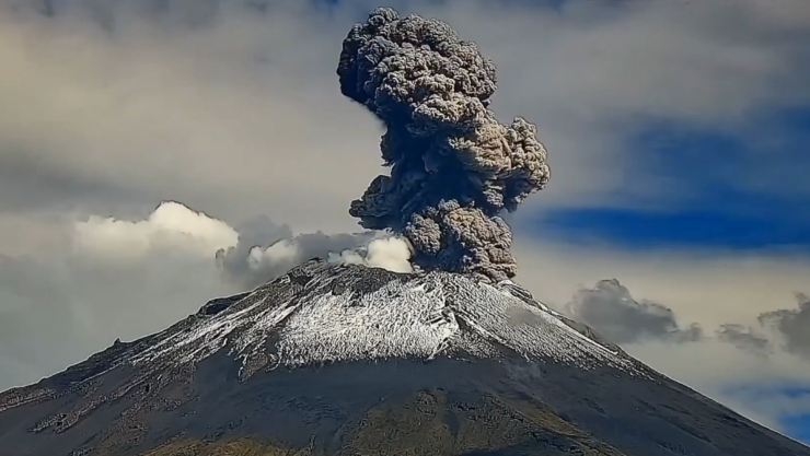 Popocatépetl registra explosión y columna de ceniza de 3.5 kilómetros de altura