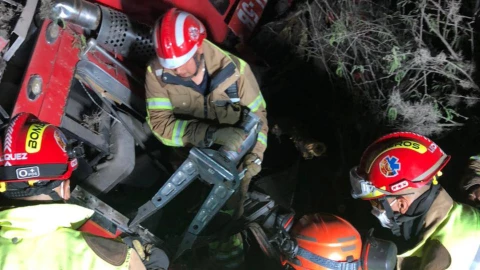 Trailero muere en volcadura.png