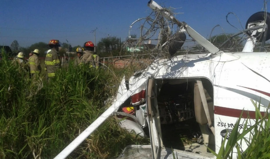 En el aeroplano tipo Cessna 152, matrícula XBKHE, propiedad de la Escuela Aviación México, se encontraban el instructor y un alumno