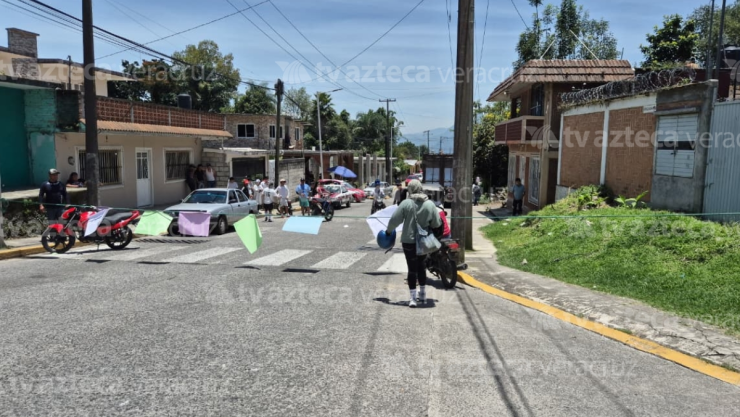 Habitantes bloquean acceso a La Perla