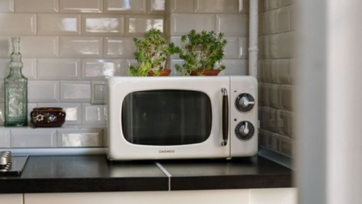 /estilo de vida/cloro-productos-limpieza-limpiar-horno-microondas