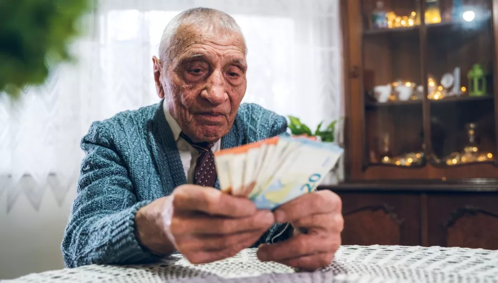 Jubilados que reciben un pago de 20 mil pesos
