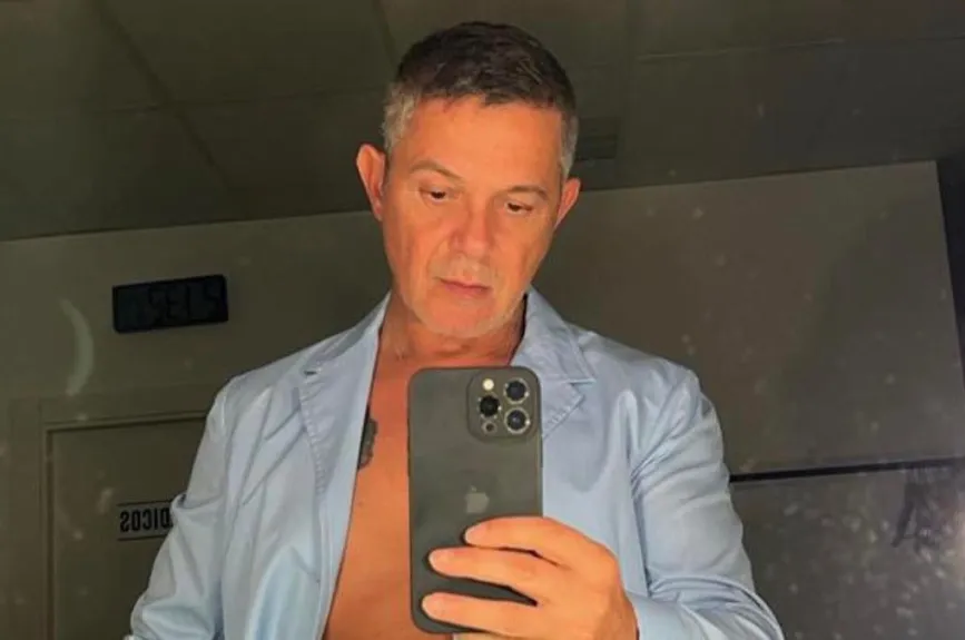 Alejandro posando.jpg