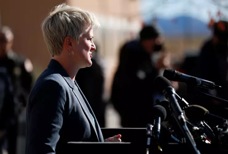 alec-baldwin-arma-balas