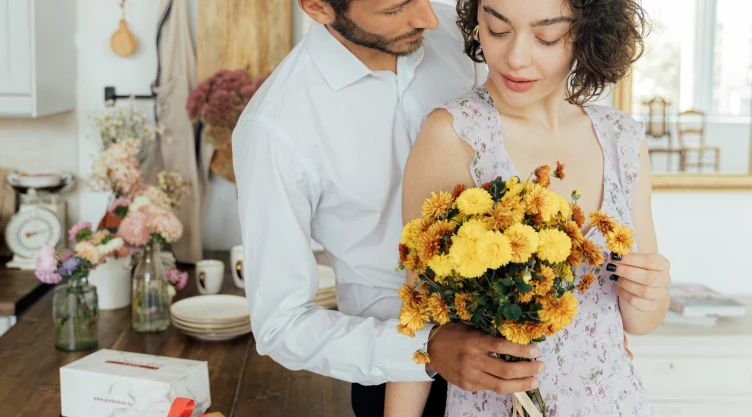 cuándo-es-el-día-de-regalar-flores-amarillas-y-por-qué-se-hace