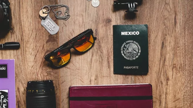 Menos documentos necesarios para el trámite del pasaporte mexicano.