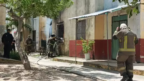 Reportan incendio en Cancún HOY viernes 13 en departamento de Villas Otoch Paraíso llamas.jpg