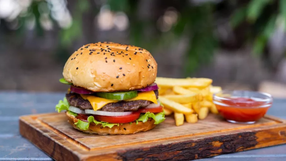 ¡Hombre muere tras comer una hamburguesa! ¿También tienes esta NUEVA y LETAL ALERGIA.jpg