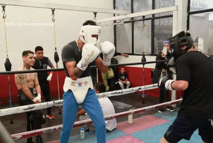 Rey Vargas Mark Magsayo campeonato pluma CMB