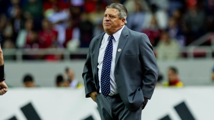 Piojo Herrera recibió una indemnización por su renuncia en Costa Rica