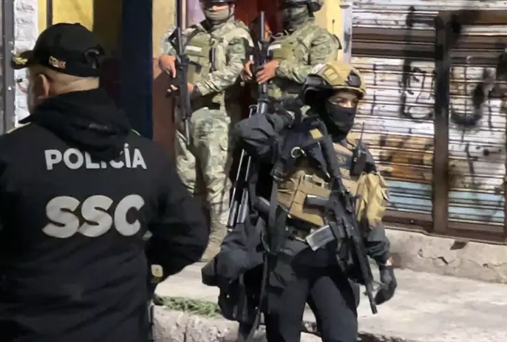 Cateo sorpresa en la Doctores: Descubren fuerte arsenal y drogas en la Cuauhtémoc