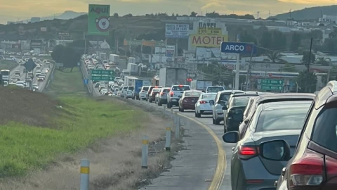 Tráfico en la México-Querétaro HOY, embotellamiento en la carretera 57