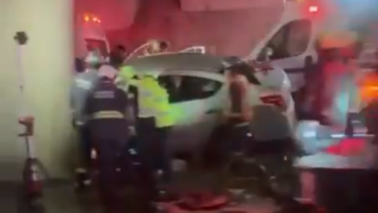 conductor choca contra muro en querétaro.png