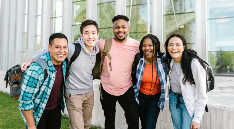 3 tipos de amigos que nos hacen más felices, según Harvard