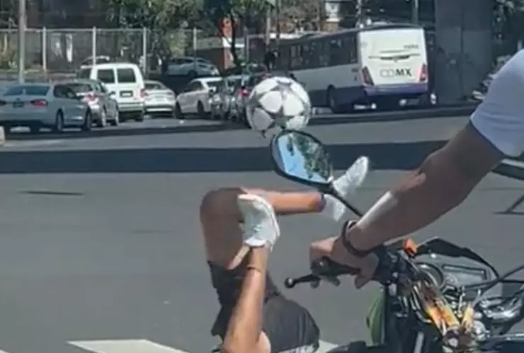 Ricardo-B-Salinas-Pliego busca-joven-pide-apoyo-mundial-Freesyle