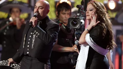 Lupillo restos de Jenny Rivera.jpg