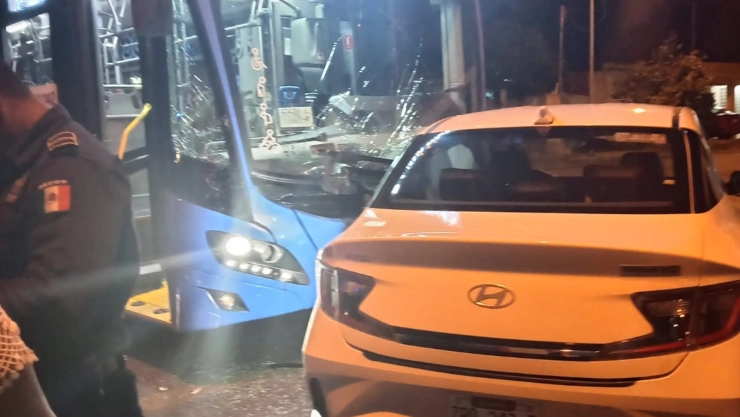 Iba por Circuito Colonias y por un descuido termina CHOCANDO contra un Va y Ven; así fue el fuerte accidente