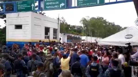 caravana migrante frontera guatemala.jpg