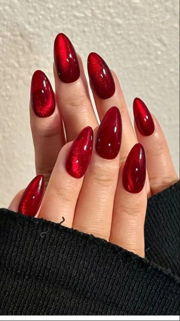 13 diseños de uñas rojas sencillas, pero elegantes: para natación, gym, pádel o atletismo