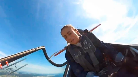 Piloto aterriza cabina abierta