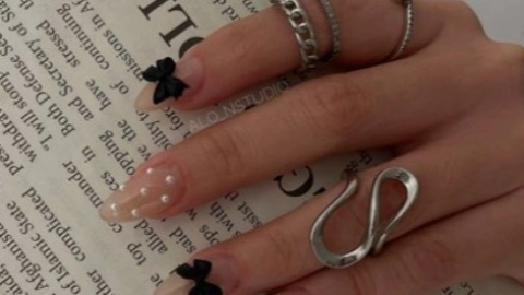 diseños de uñas con moños