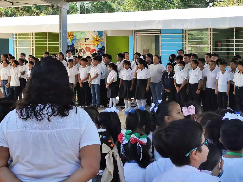 homenaje regreso a clases