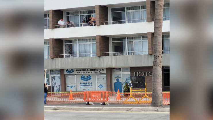 Hombre salta de hotel en Boca del río