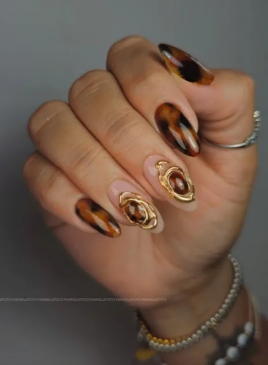 checa estas uñas carey
