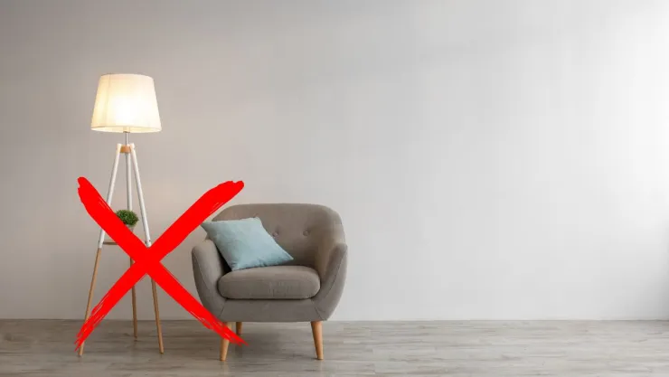 Dile adiós a la lámpara de pie escandinava: esta es la nueva tendencia que ilumina mejor y es más elegante