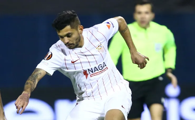 Con Tecatito Corona como titular, Sevilla enfrenta al Granada