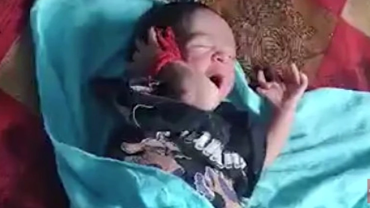 Video-nace-bebé-con-26-dedos-en-India