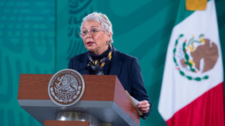 La secretaria de Gobernación aseguró que la salud del Presidente evoluciona de manera favorable. 