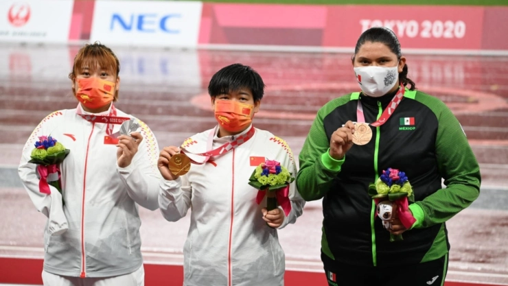 lanzamiento-con-disco-paralimpicos-rosa-carolina-castro.jpg