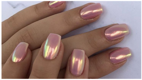 uñas holográficas rosa