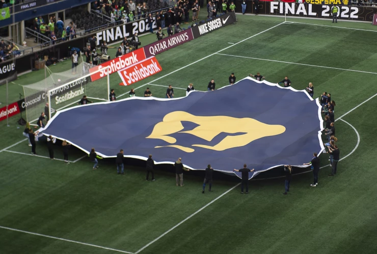 El escudo de los Pumas en una cancha de Concachampions
