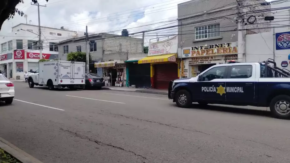 hombre se desvance en cochera y muere en la colonia presidentes en querétaro