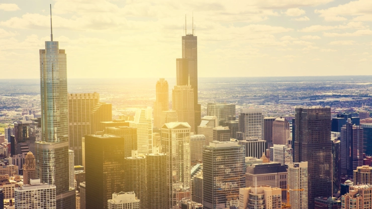 El sol reflej&aacute;ndose en la ciudad de Chicago, Illinois