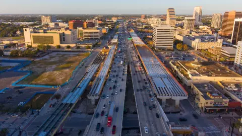la carretera de la ciudad de Florida en un d&iacute;a de mucho tr&aacute;fico