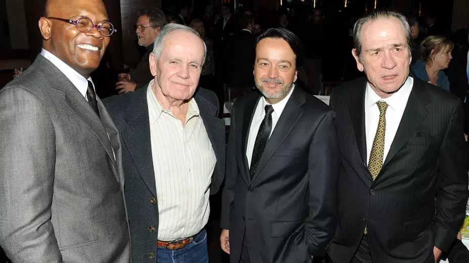 (De izquierda a derecha) El actor Samuel L. Jackson, el escritor Cormac McCarthy, el presidente de HBO Films, Len Amato, y el director y actor Tommy Lee Jones.