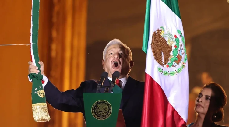 ¿A qué hora y dónde ver en vivo el grito de independencia de AMLO?