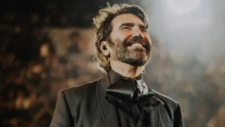 Alejandro Fernández_ Las 10 mejores frases de sus canciones según la IA.jpg